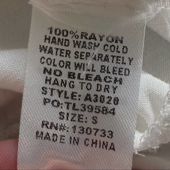 ⭐️ SOLD ⭐️ Umgee Bohemian Floral Embroidered Off Shoulder Top Size Small White - Picture 10 of 10